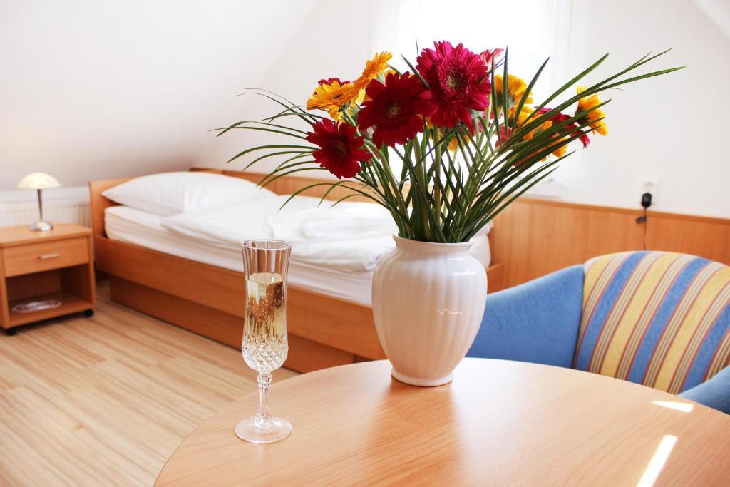 Hotel Pension Kirschstein Wolgast Chambre photo
